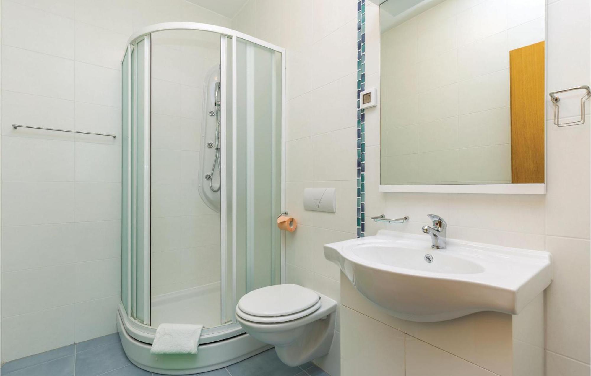 Cozy Apartment In Crikvenica With House Sea View Екстер'єр фото