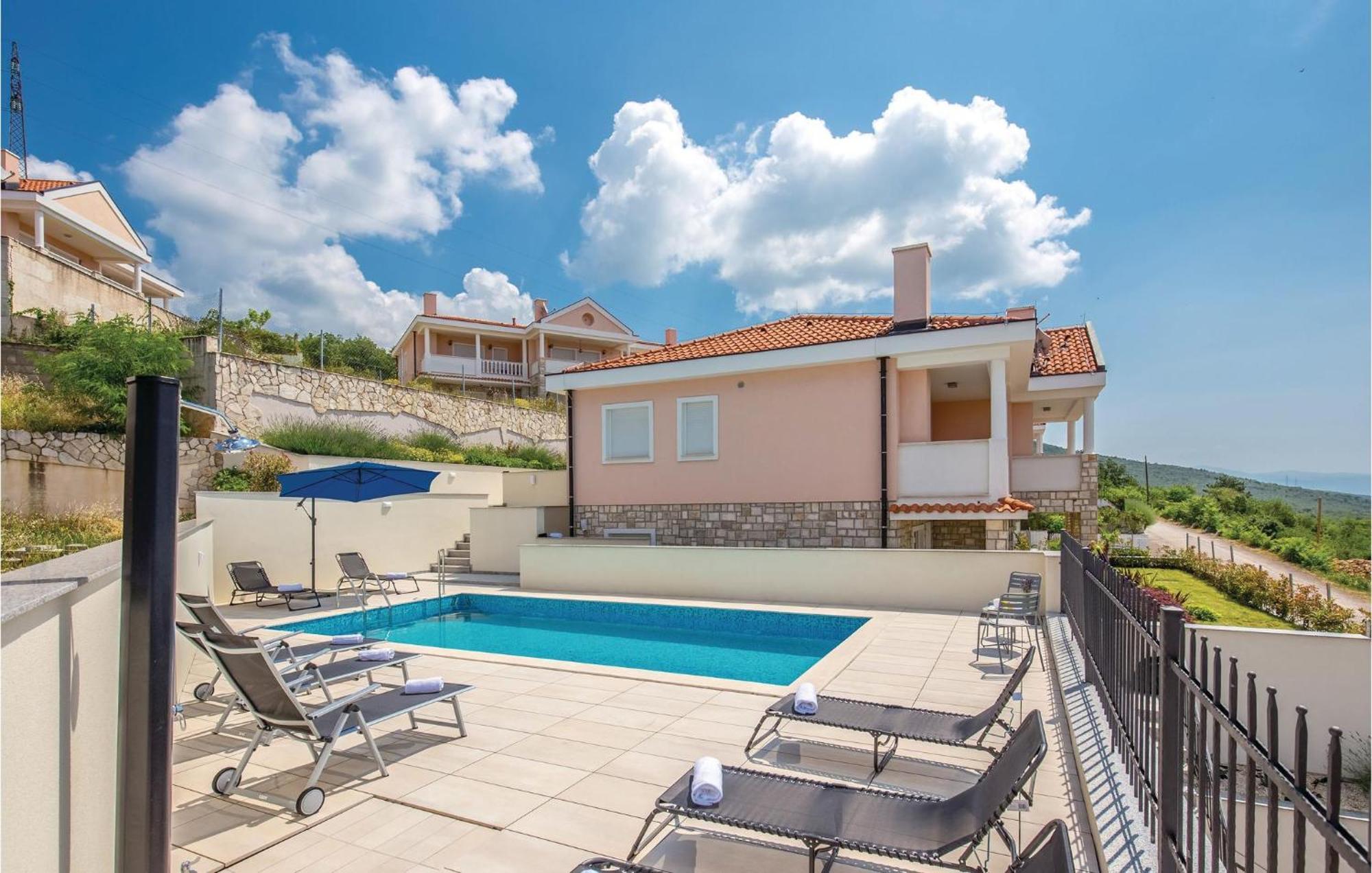 Cozy Apartment In Crikvenica With House Sea View Екстер'єр фото